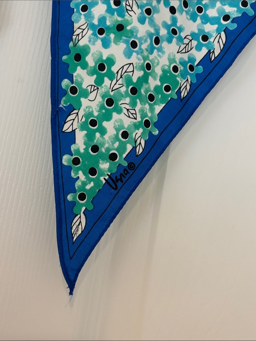 Vintage VERA NEUMANN silk scarf pointed ends blue green white floral 6.5” x 65” - Picture 5 of 8